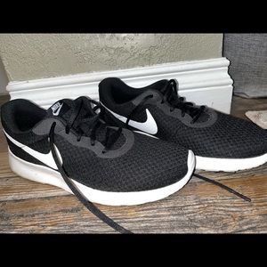 Womens Nike Tennis Shoe